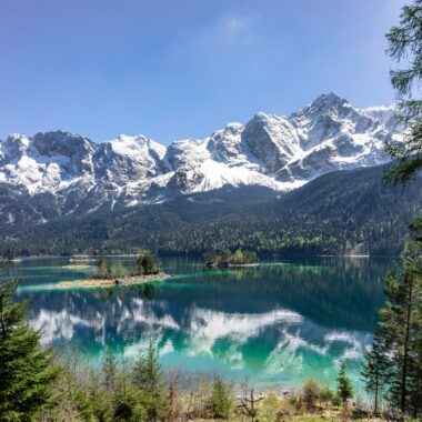 Eibsee © Daniel Sessler, Unsplash